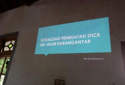 Warga Dusun Karanganyar Belajar Membuat Stick Ubi Jalar