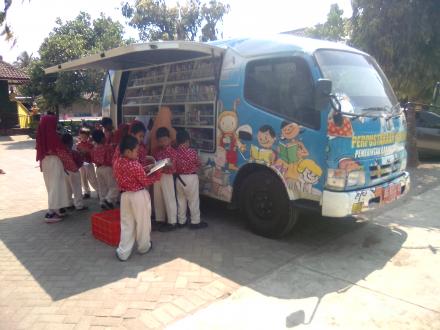 Perpustakaan Keliling sebagai Sarana Literasi Siswa