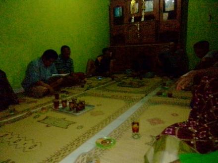 Kegiatan Pertemuan Rutin Arisan Bapak-Bapak RT 02 Pranti