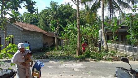 Kerja bakti persiapan pembuatan Lahan Toga Pedukuhan Merten