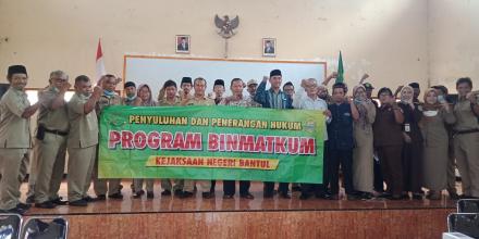 PENYULUHAN DAN PENERANGAN HUKUM PROGRAM BINMATKUM OLEH KEJAKSAAN NEGERI BANTUL DI GADINGHARJO