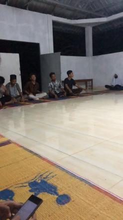 LESTARIKAN ADAT TRADISIONAL, PEMUDA PADUKUHAN NGUJUNG MENGADAKAN LATIHAN LADEN DODOK