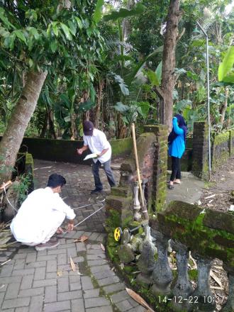 PENGUKURAN AKHIR HASIL PEMASANGAN PAVING BLOK OLEH PENDAMPING KALURAHAN GADINGHARJO