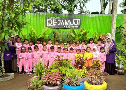 Mendadak Jadi Taman Bermain Anak