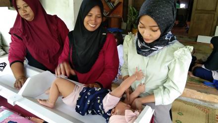 Saatnya nimbang dedek bayi lagi