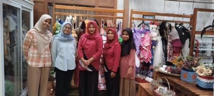 Observasi mahasiswa UGM di Galery KompaK