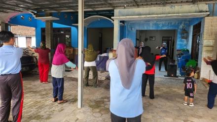 Mahasiswa KKN-M UNY Ajak Warga Merten Hidup Sehat lewat Cuci Tangan dan Senam LASEGAR