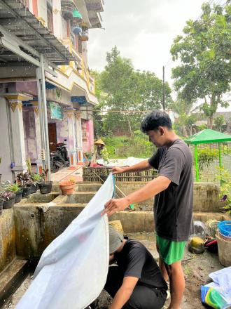 Mahasiswa KKN-M UNY Bangun Kolam Ikan di Lahan Depan Rumah Bapak Dukuh